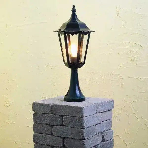 Outdoor pillar light in matt black finish made from aluminium