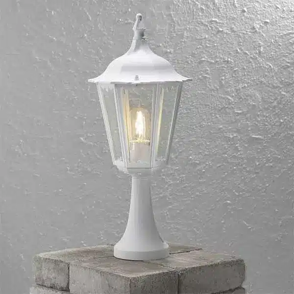 Outdoor pillar light in matt white colour made from aluminium