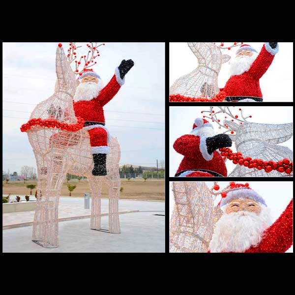 3D Santa With Reindeer
