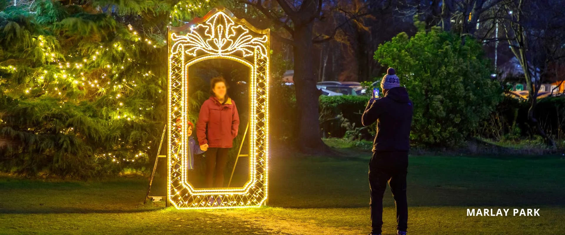 Selfie moment Christmas decoration features